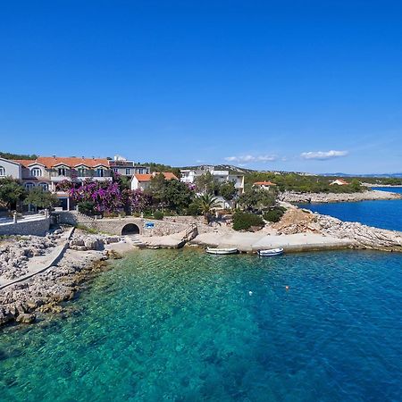 Apartmani Nikola Zastražišće Exterior foto