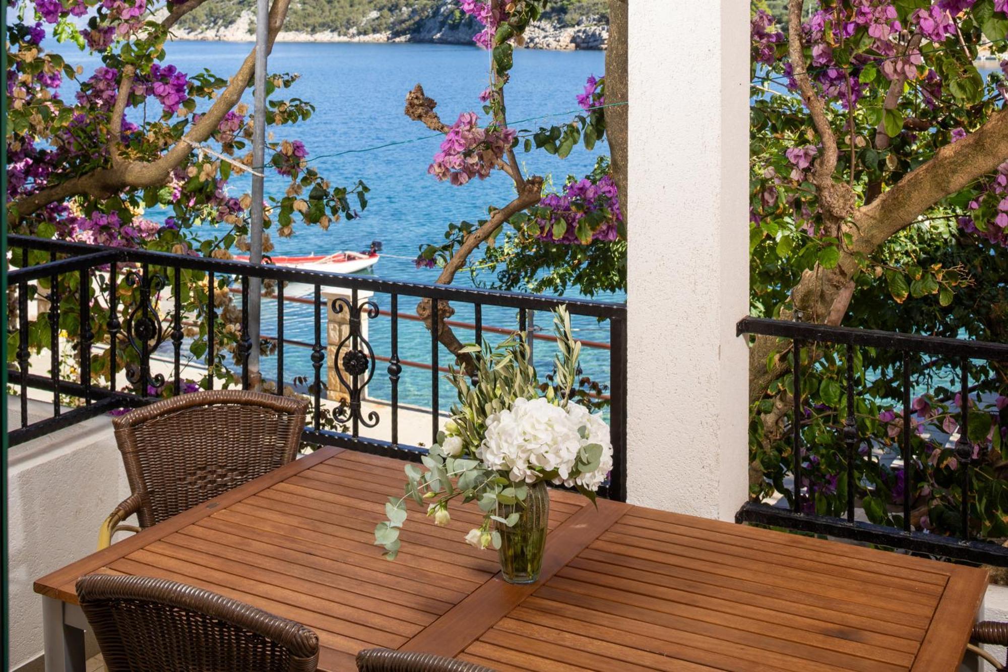Apartmani Nikola Zastražišće Exterior foto