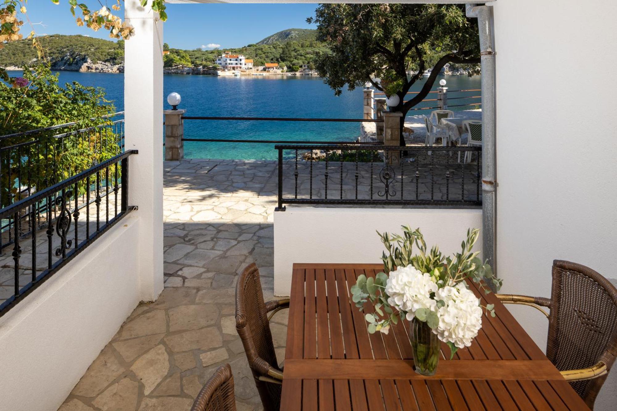 Apartmani Nikola Zastražišće Exterior foto