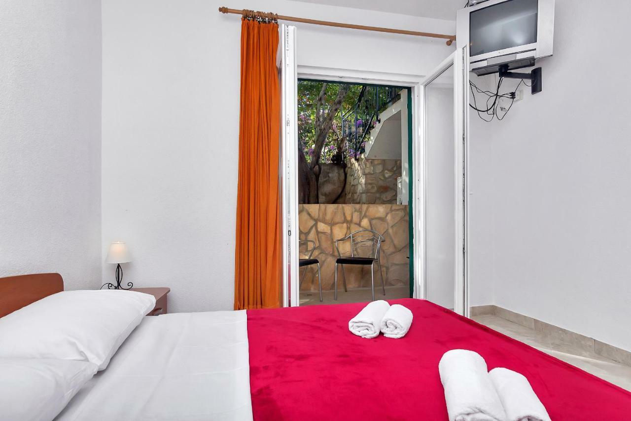Apartmani Nikola Zastražišće Exterior foto